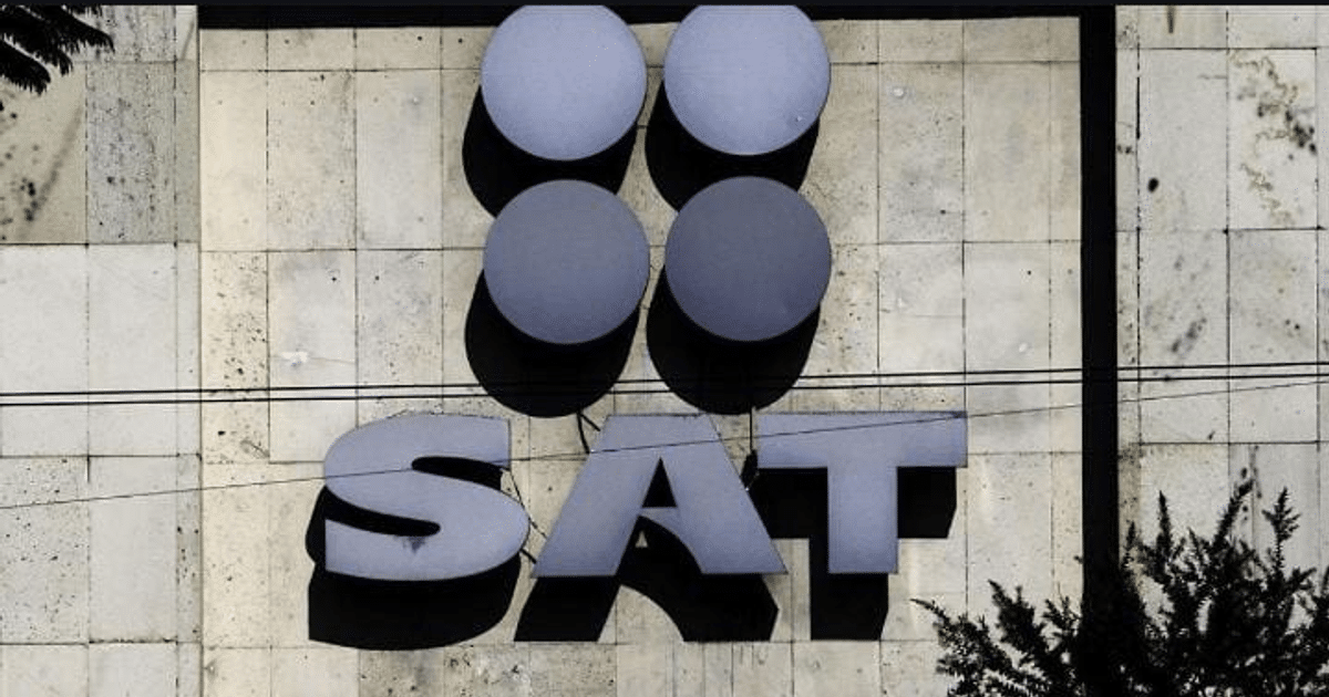 Logo del SAT con diseño moderno y cuatro círculos en la parte superior, sobre un fondo claro.