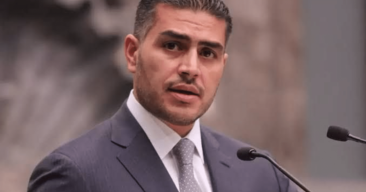 Omar García Harfuch hablando en una conferencia en Sinaloa sobre seguridad