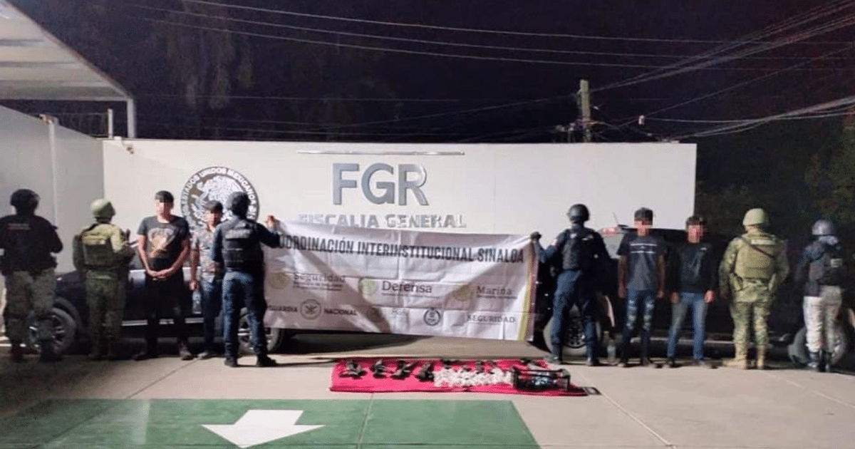 Agentes de seguridad detienen a sospechosos en operativo en Tepuche, Sinaloa.