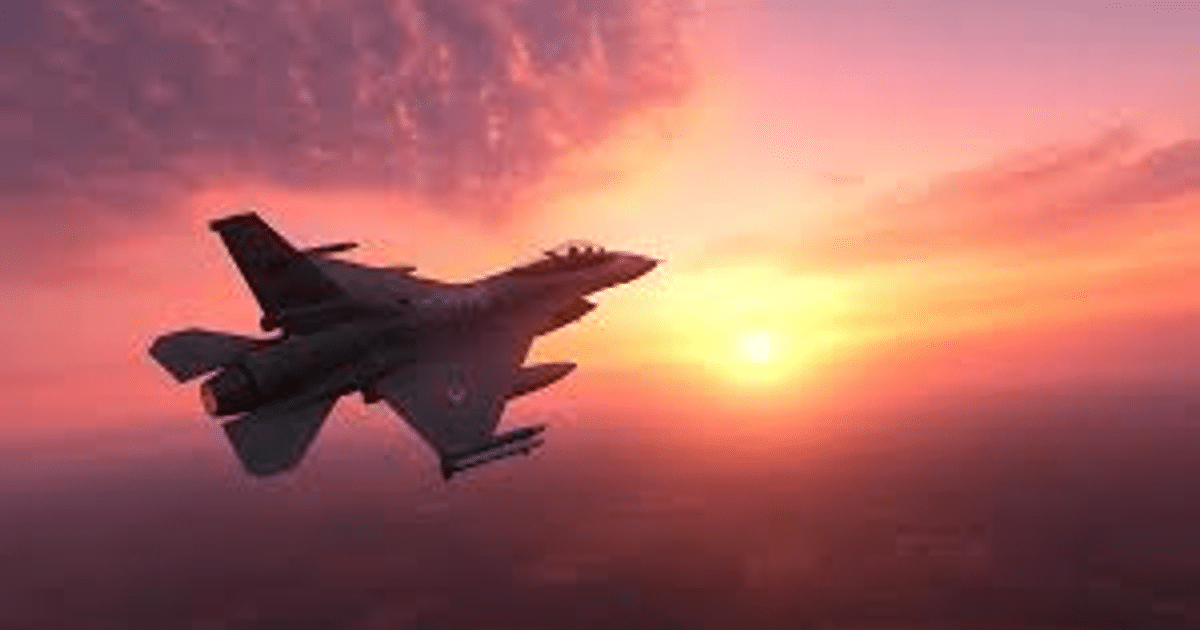 Avión de combate volando al atardecer con cielo rosa y naranja, representando vigilancia militar.