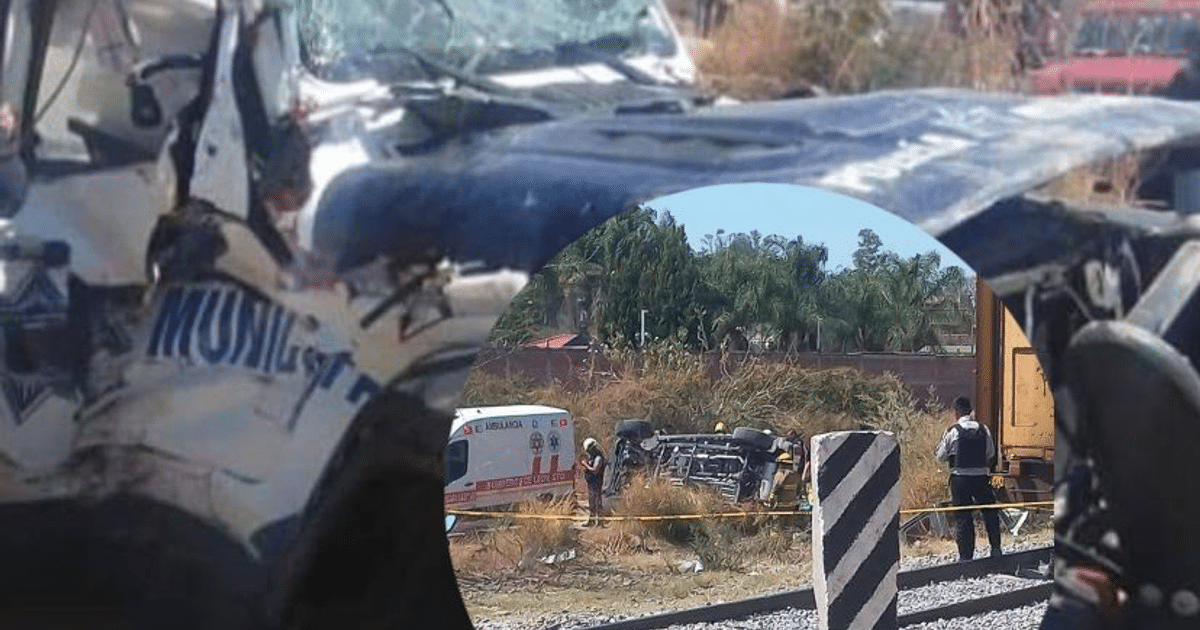 Accidente de tráfico en Guanajuato con patrulla policial dañada y coche volcado