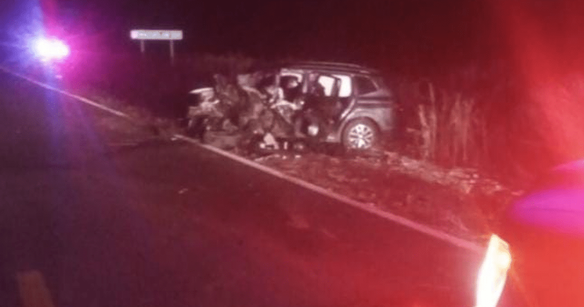 Accidente automovilístico nocturno en Culiacán con luces de emergencia