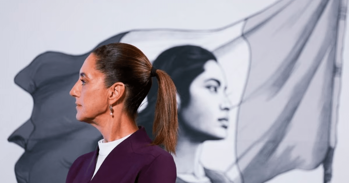 Mujer de perfil con chaqueta oscura frente a mural de identidad y pertenencia.