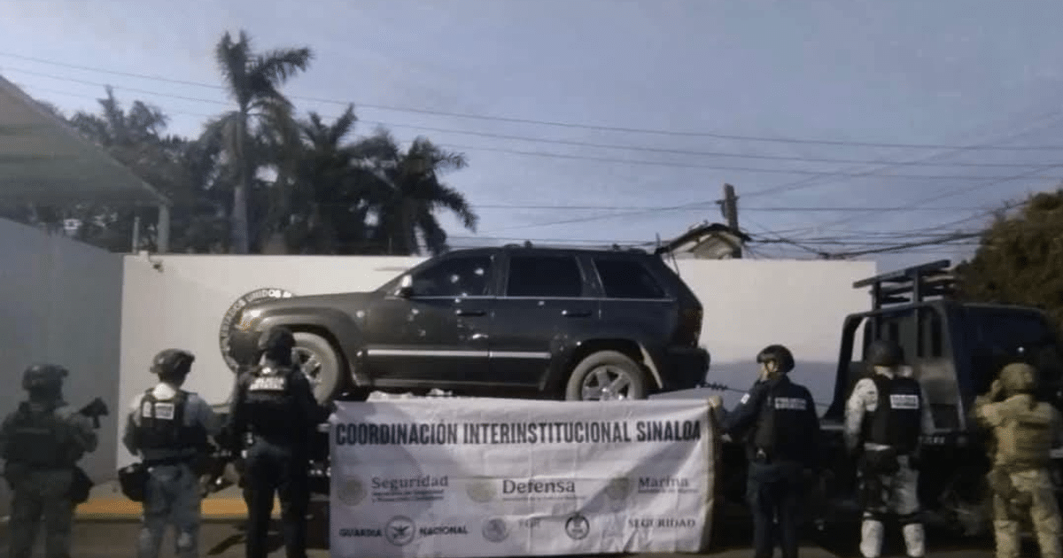 Miembros de seguridad en operativo en Culiacán con SUV negro elevado y manta de coordinación interinstitucional.