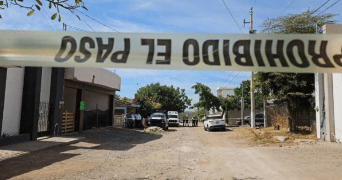 Cinta de 'prohibido el paso' en escena de investigación en Culiacán