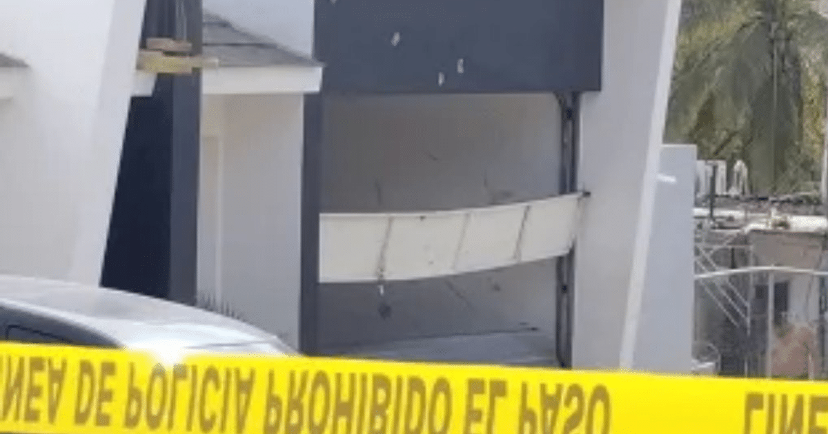 Edificio con cinta de precaución tras incidente en Culiacán