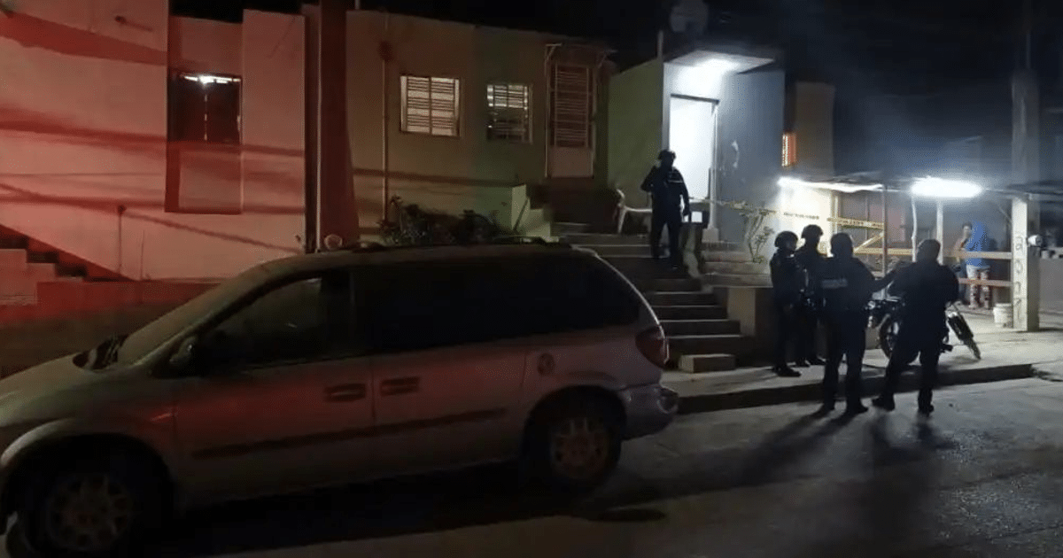 Escena nocturna con intervención policial en Culiacán tras ataque a balazos