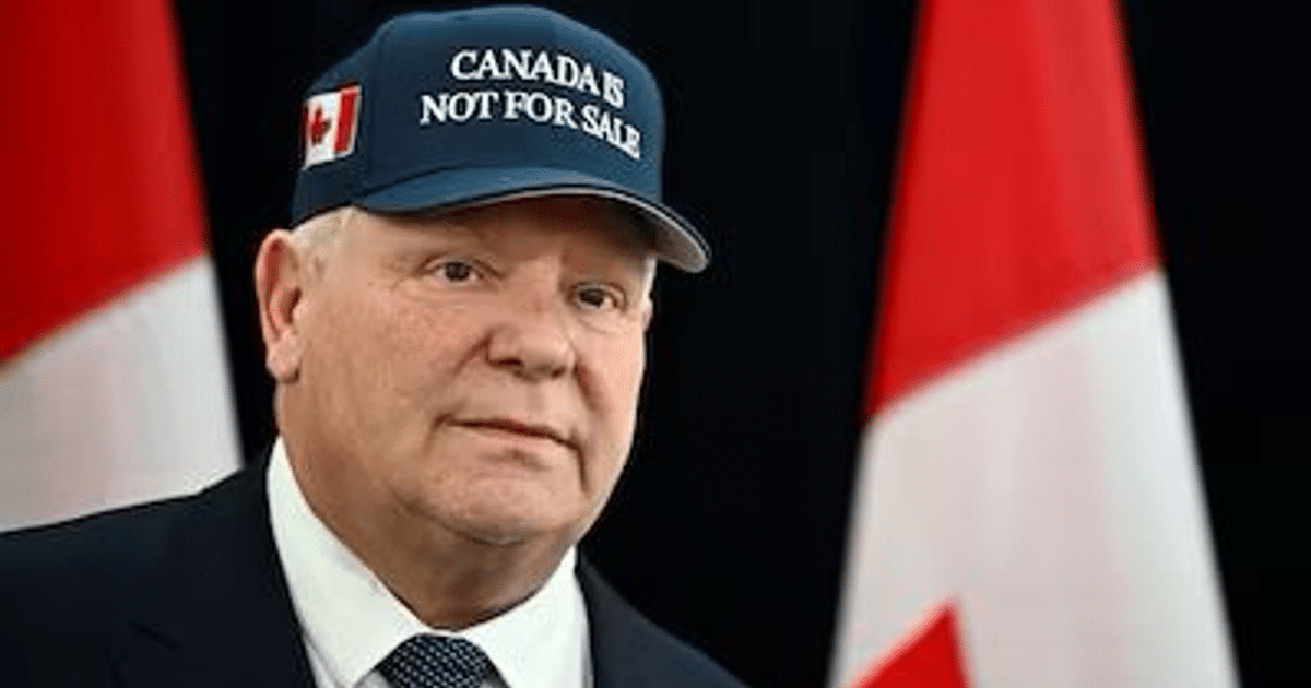 Hombre con gorra 'CANADA IS NOT FOR SALE' y banderas canadienses de fondo