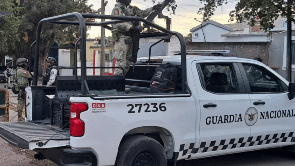 Vehículo de la Guardia Nacional con personal armado en operativo en Villa Bonita, Culiacán.