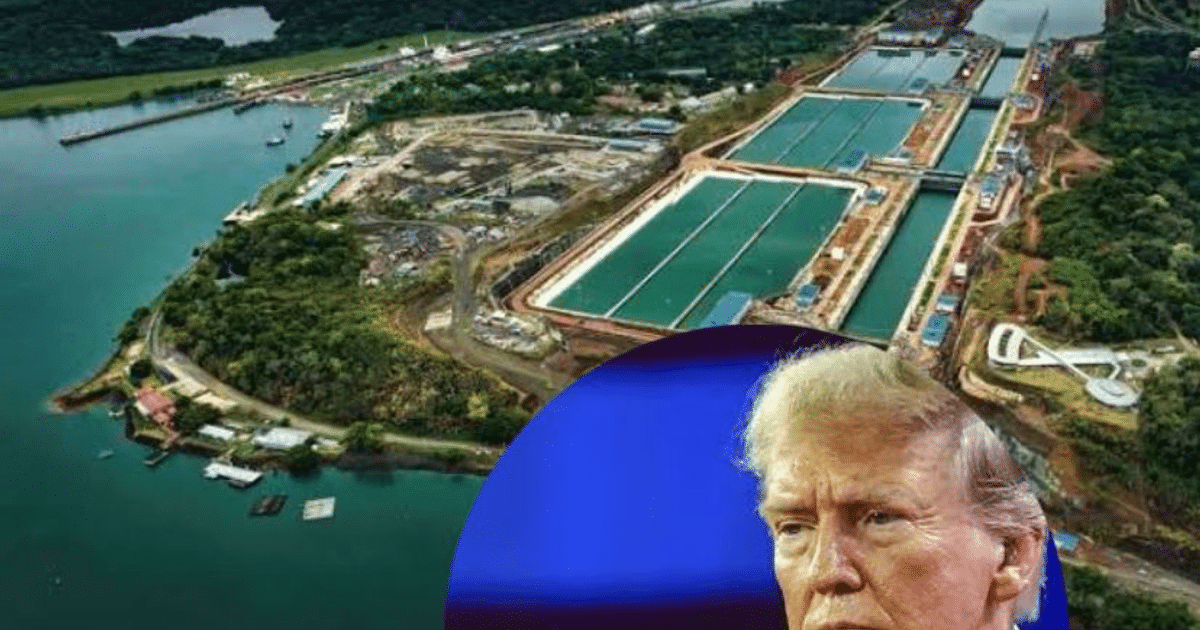 Vista aérea de una zona costera con estructuras acuáticas y un retrato en la esquina inferior derecha, relacionada con la inversión en el Canal de Panamá.