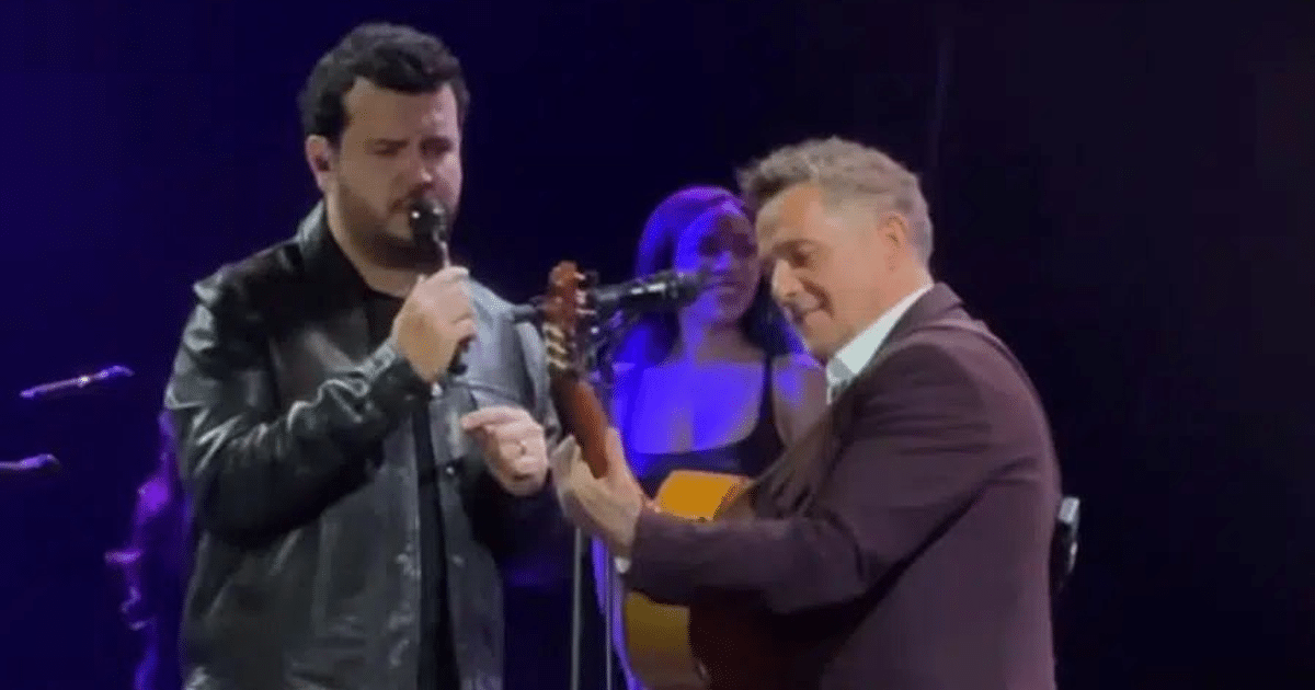 Edén Muñoz y Alejandro Sanz actuando juntos en el Carnaval de Mazatlán 2025