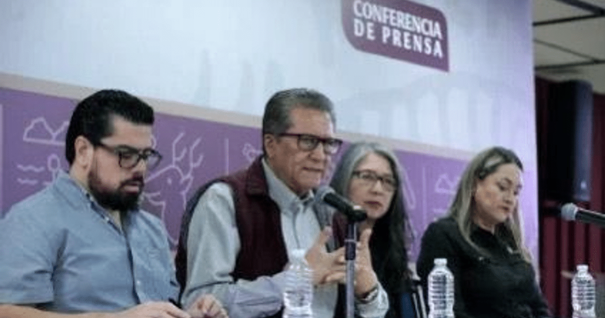 Grupo de personas en conferencia de prensa sobre el impacto económico en Mazatlán