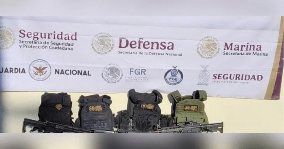Chalecos tácticos y arma incautados en operativo de seguridad en México