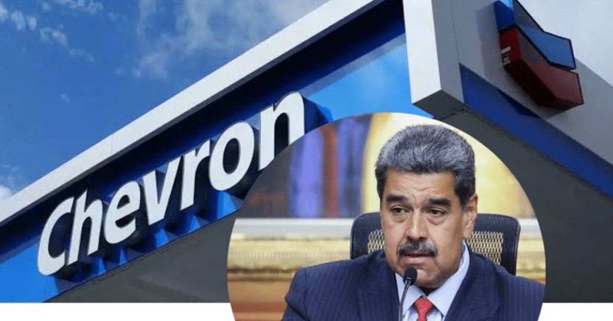 Señal de Chevron con logotipo y persona hablando, relacionada con la revocación de licencia en Venezuela.