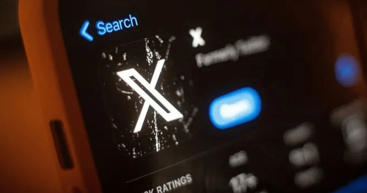 Pantalla de móvil mostrando la interfaz de la aplicación X, anteriormente Twitter, con un logotipo de 'X' y la palabra 'Search'.