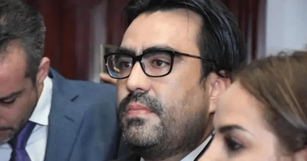 Vista nocturna de una plaza comercial en Culiacán, parte del plan de reactivación económica.