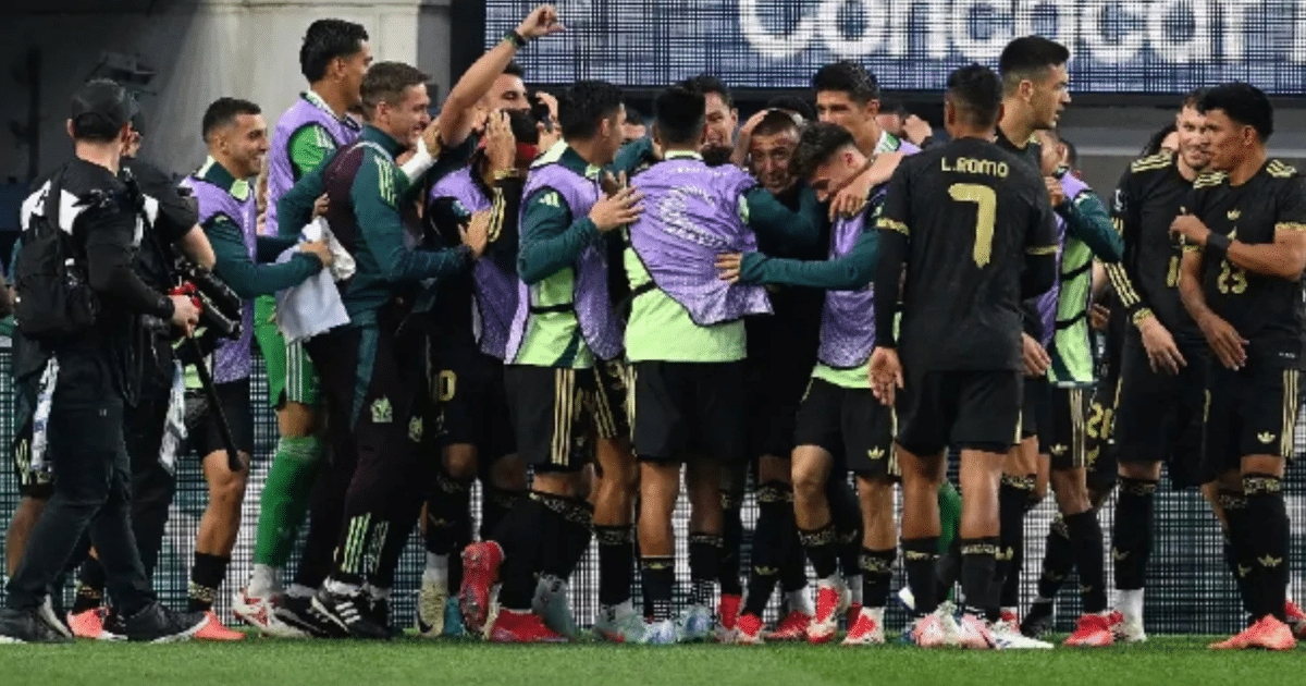 Jugadores de la selección mexicana celebrando victoria en la Concacaf Nations League