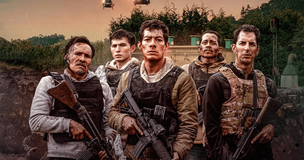 Grupo de hombres en uniformes tácticos con armas, helicópteros en el fondo, escena de acción militar de 'Contraataque'.