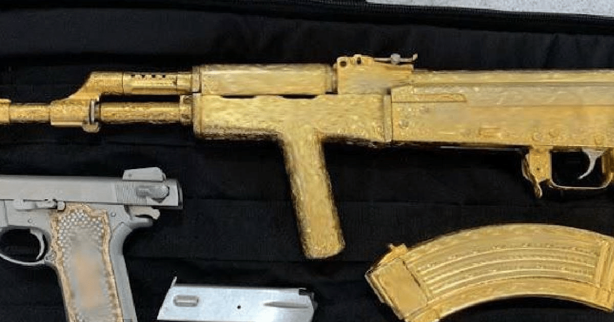 Armas con acabado dorado incautadas en Mazatlán