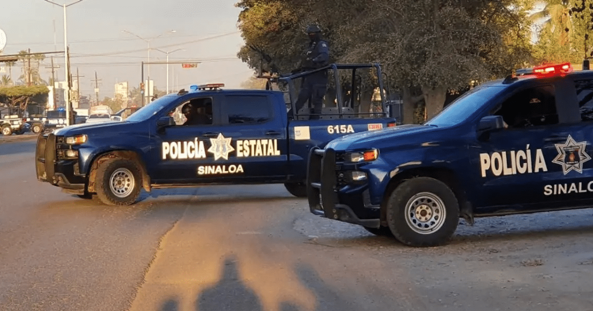Vehículos de la Policía Estatal de Sinaloa en operativo de seguridad en Culiacán