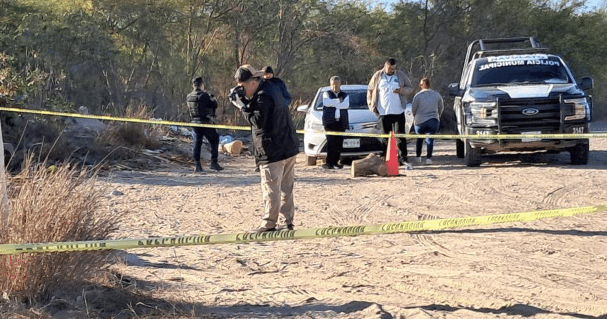 Escena de investigación policial en Navolato con autoridades y cinta amarilla