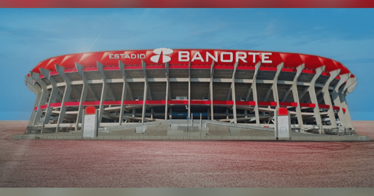 Vista del Estadio Banorte con estructura moderna en un paisaje árido