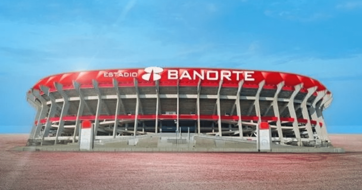 Vista del Estadio Banorte con diseño moderno en colores rojos y grises