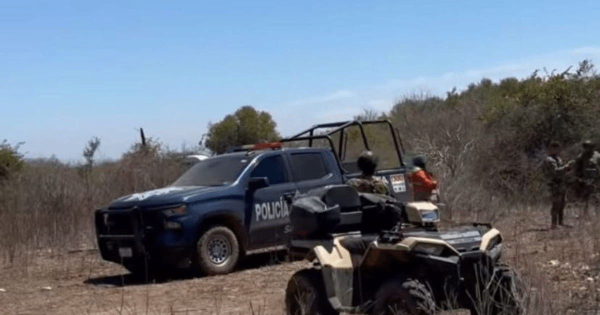 Vehículo de policía y quad en operativo rural en Mazatlán