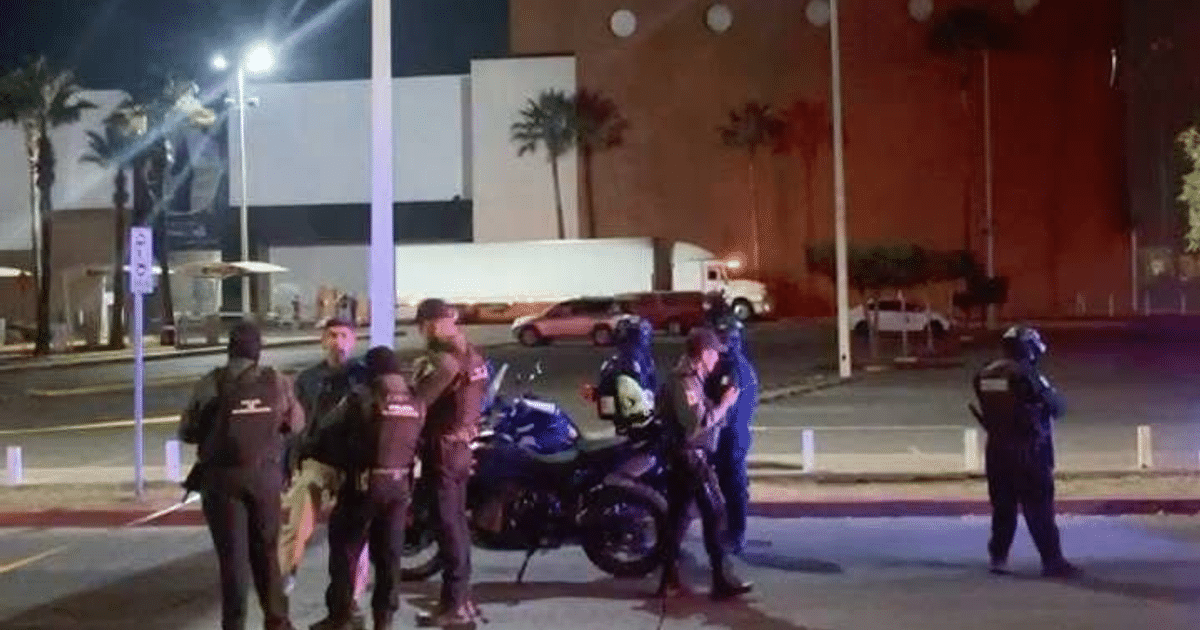 Policías en operación nocturna en Culiacán tras hallazgo de c4beza humana en Plaza Forum