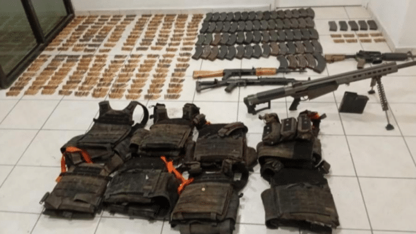 Armamento y equipo táctico incautado en operativo de seguridad en Mazatlán