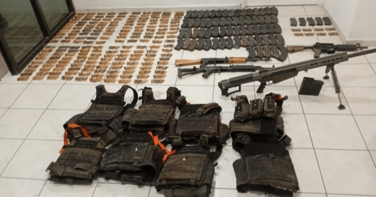 Armamento y equipo táctico incautado en operativo de seguridad en Mazatlán