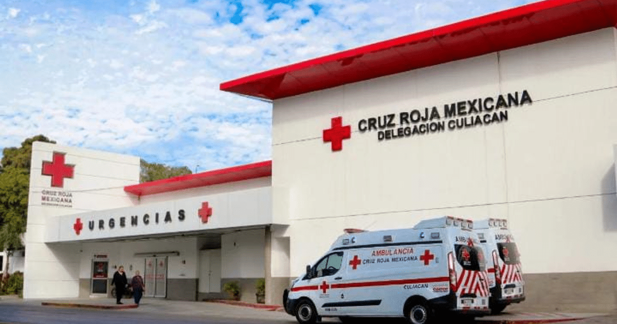 Edificio de la Cruz Roja Mexicana en Culiacán con ambulancias estacionadas al frente