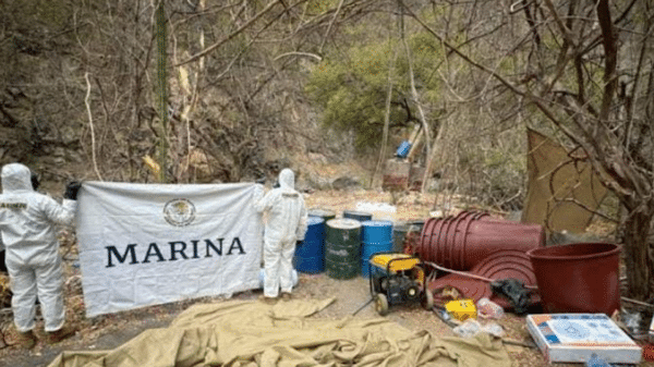 Personal de la Marina en operativo de desmantelamiento de laboratorios clandestinos en Culiacán
