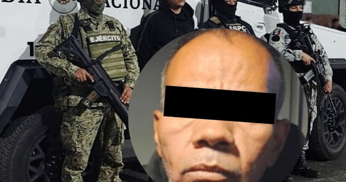Fuerzas armadas posando frente a un vehículo durante la detención de un operador criminal en la Ciudad de México.