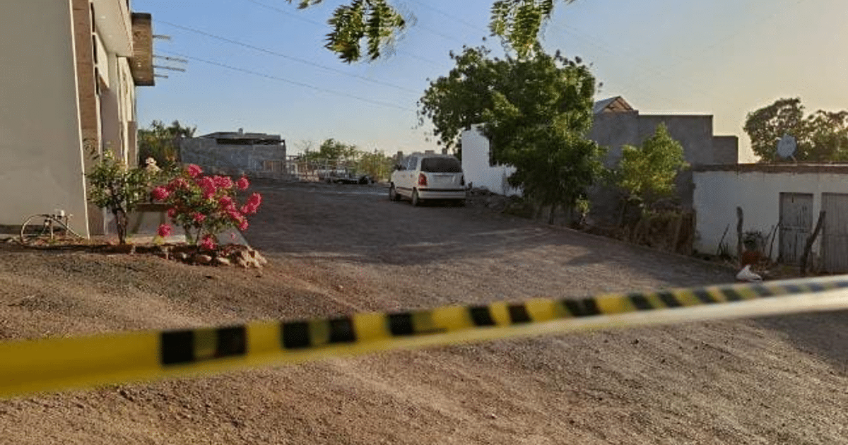 Área pavimentada con cinta amarilla y vehículo estacionado en Culiacán