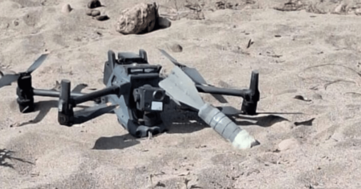 Dron posado sobre arena durante operativo de seguridad en Culiacán
