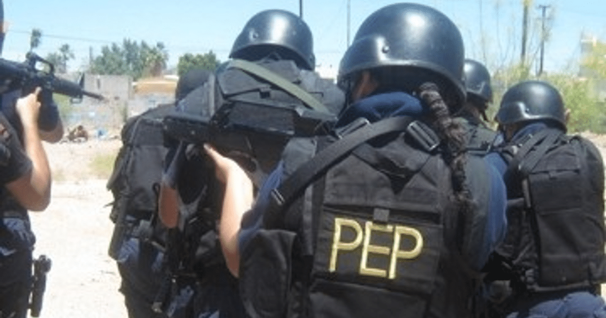 Agentes de la Policía Estatal Preventiva en Culiacán en operativo de control de velocidad, equipados con chalecos tácticos y en alerta.