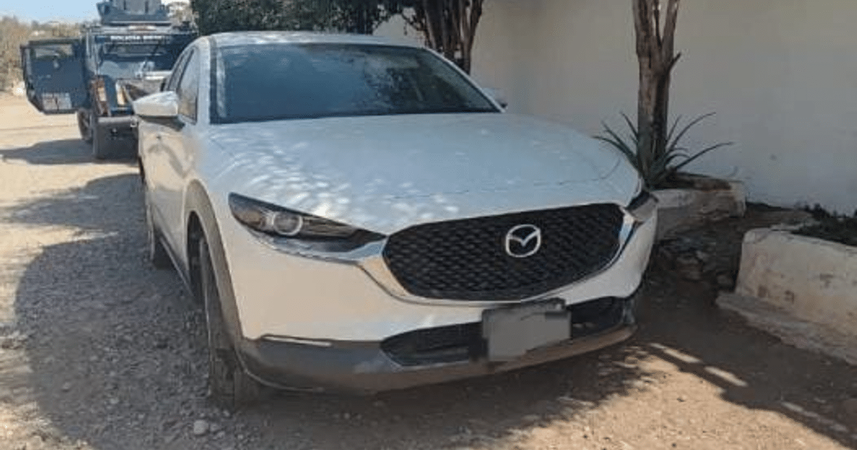 SUV Mazda CX-30 blanco recuperado en operativo de seguridad en Culiacán