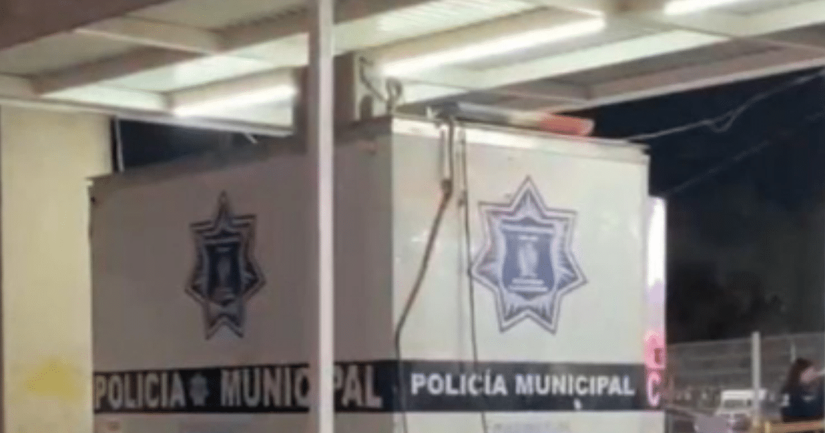 Módulo de Policía Municipal en Tlaquepaque durante la noche