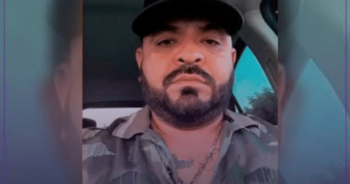 Hombre con barba y camisa de camuflaje en vehículo, relacionado con desaparición en Sinaloa