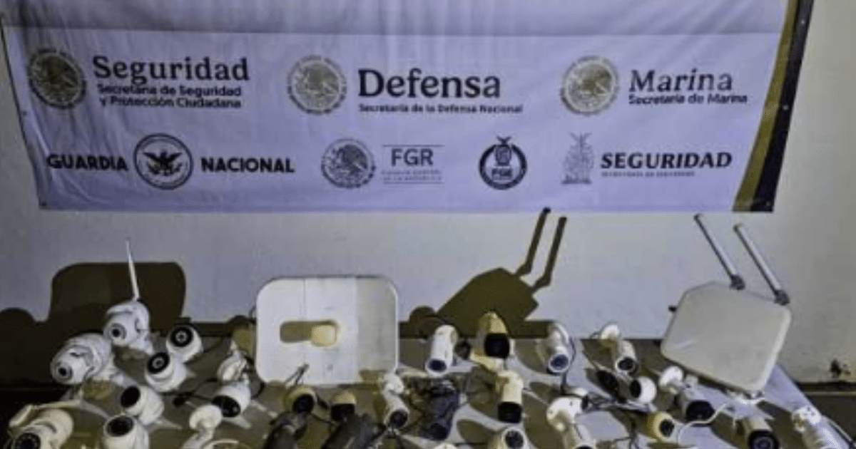 Pancarta de instituciones de seguridad mexicanas y dispositivos de vigilancia en Culiacán.