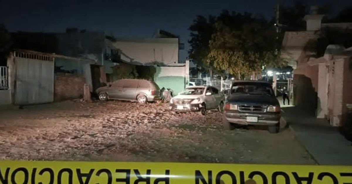 Área urbana nocturna con cinta de precaución en Culiacán, Sinaloa, relacionada con un secuestro.