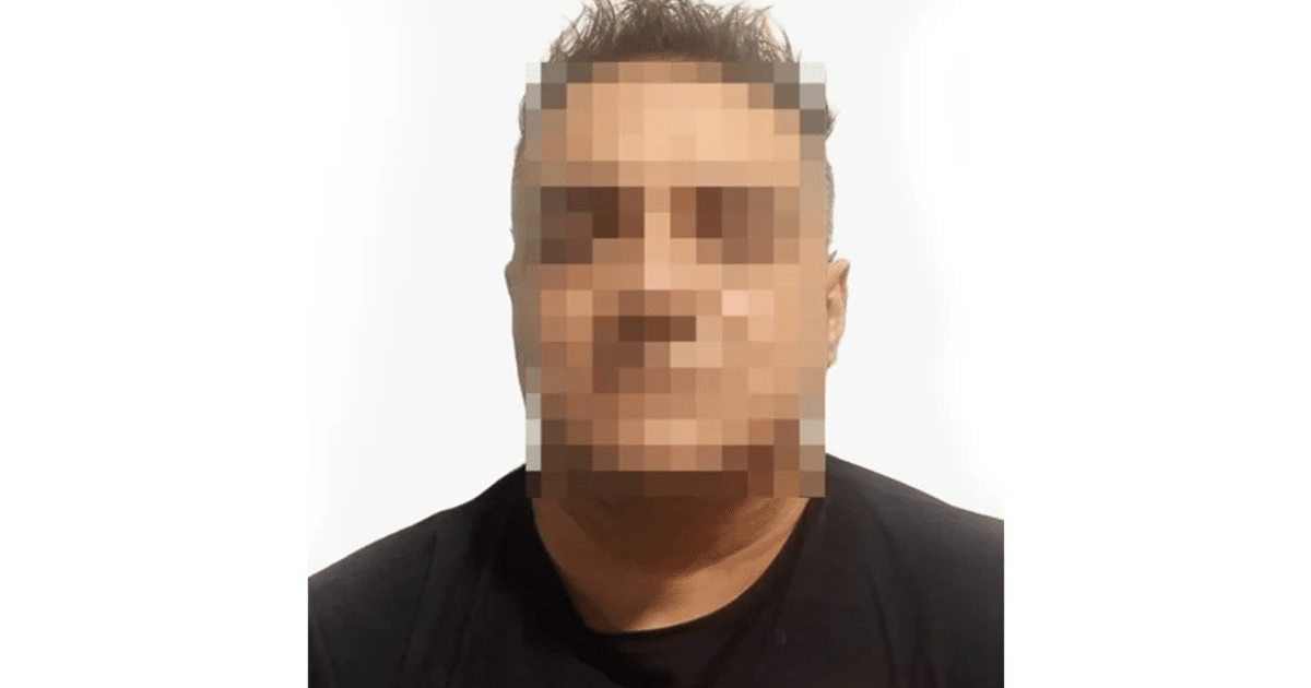 Retrato de hombre con rostro difuminado, sospechoso en caso de homicidio en Mazatlán.