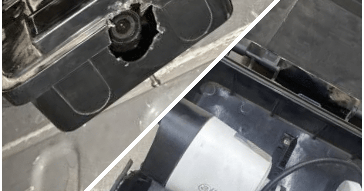 Componentes de dispositivo con daños, posiblemente incautados en Sonora.