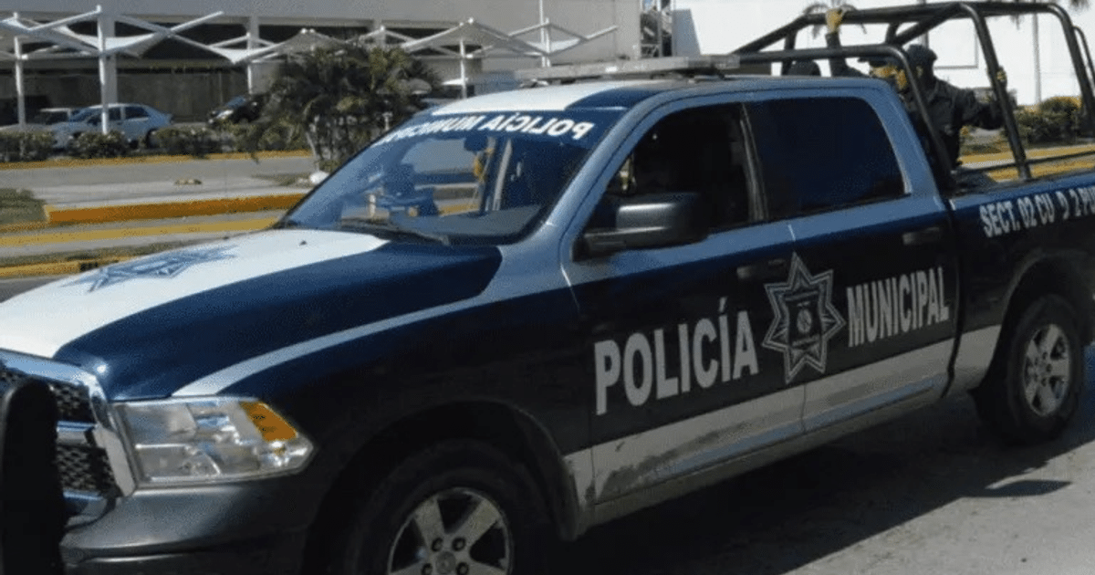 Patrulla de la Policía Municipal en carretera, vinculada al ataque en gimnasio de Zapopan