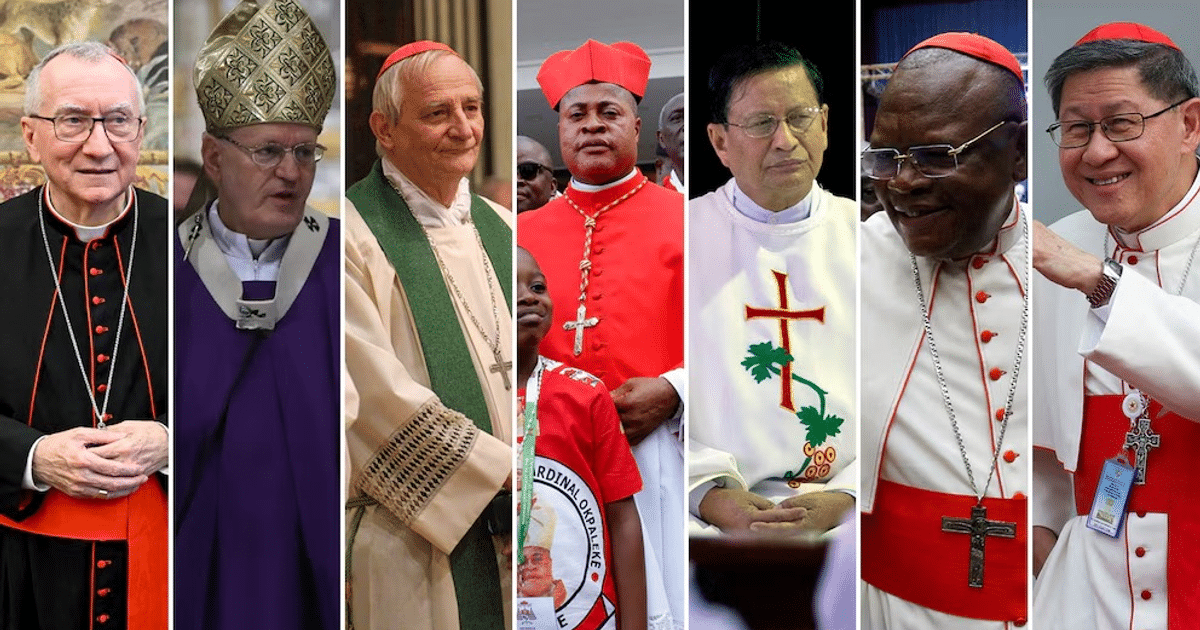 Cardenales católicos en atuendos religiosos durante la transición papal tras el fallecimiento del Papa Francisco.