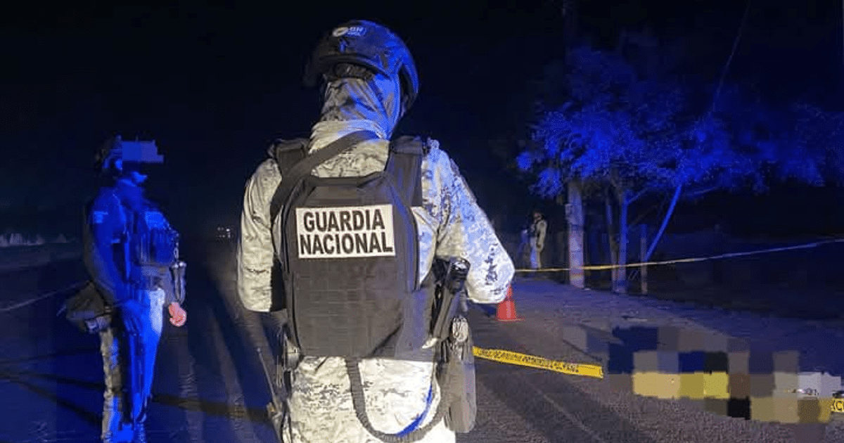 Guardia Nacional en operativo nocturno en Culiacán con zona acordonada y luces de emergencia.