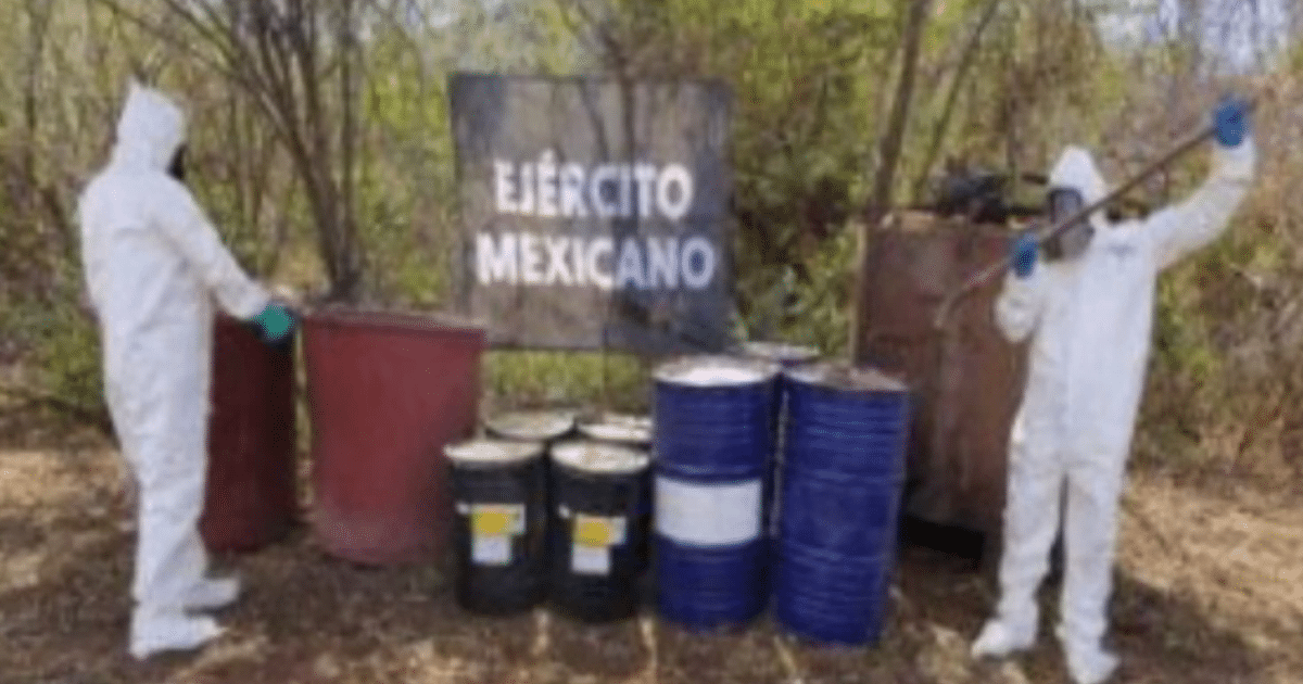 Personas con trajes de protección en operativo del Ejército Mexicano en Sinaloa