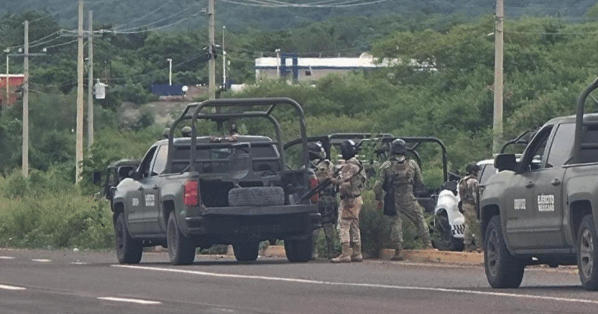 Operativo de seguridad en carretera rural tras enfrentamientos en Culiacán