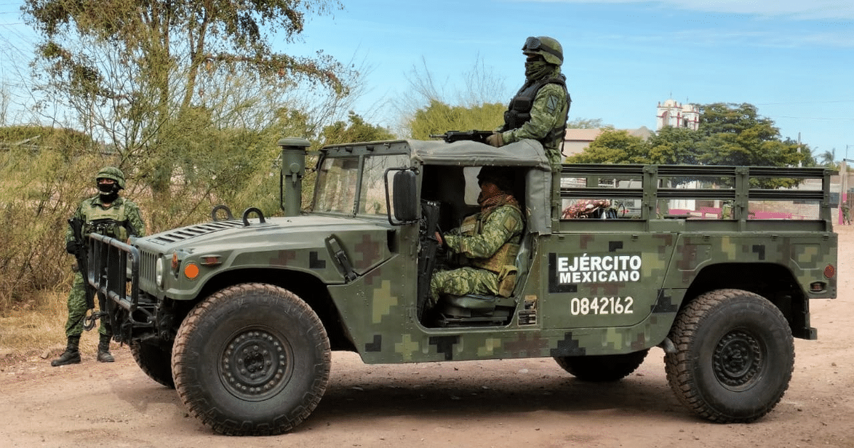 Humvee del Ejército Mexicano con soldados en operativo en Mocorito, Sinaloa